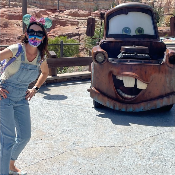 Meet your Posher, Laura - Picture 2 of 5